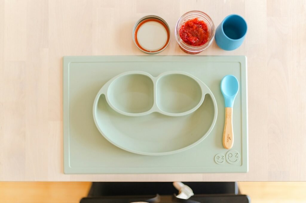 A child's plate with a spoon set.